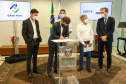 O governador Carlos Massa Ratinho Junior assinou nesta terça-feira (23) a liberação de mais R$ 71,7 milhões para o programa Casa Fácil Paraná, que financia o valor de entrada de moradias a famílias com renda de até três salários mínimos. Cambé. Foto: Ari Dias/ AEN.