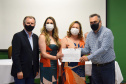 Formandos do primeiro curso de Especialização em Auditoria do SUS receberam na noite desta terça-feira (23) o diploma que permitirá atuar no controle, avaliação e auditoria dos recursos do Sistema Único de Saúde (SUS). Trinta alunos participaram da solenidade realizada no auditório da Escola de Saúde Pública do Paraná (ESPP). - Curitiba, 24/11/2021 - Foto: Américo Antonio/SESA