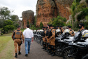 O governador Carlos Massa Ratinho Junior e o Secretário da Segurança Pública, Romulo Marinho Soares, entregam nesta sexta-feira (19), à Polícia Militar do Paraná 155 novas motocicletas, modelo BMW, que incluem capacetes, EPIs e rádios comunicadores, no Parque Estadual Vila Velha, em Ponta Grossa.19/11/2021 - Foto: Jonathan Campos