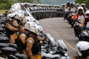 O governador Carlos Massa Ratinho Junior e o Secretário da Segurança Pública, Romulo Marinho Soares, entregam nesta sexta-feira (19), à Polícia Militar do Paraná 155 novas motocicletas, modelo BMW, que incluem capacetes, EPIs e rádios comunicadores, no Parque Estadual Vila Velha, em Ponta Grossa.19/11/2021 - Foto: Jonathan Campos