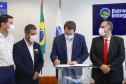 09.11.2021 - Governador Carlos Massa Ratinho Junior assina programa Estradas da Integração.