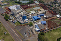 A industrialização avança a passos largos para os municípios menos populosos do Paraná. Um levantamento da Invest Paraná, braço do Governo do Estado responsável pela prospecção e atração de investimentos, a partir das licenças emitidas revela que as cidades de menor porte atraíram aplicações de R$ 15,9 bilhões da iniciativa privada desde 2019. Dentro deste pacote estão 483 ações em localidades de porte médio (R$ 2 bilhões e 95 acordos), pequeno (R$ 13,65 bilhões e 359 acordos) e micro (R$ 256 milhões em 29 