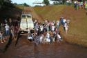 A soltura de 20 mil dourados e 200 mil lambaris no Reio Ivaí, em Mirador, no Noroeste, contou com a presença de 200 participantes do 20º Hally Fluvial SOS Rio Ivaí, neste final de semana. Os competidores foram recepcionados pelo secretário do Desenvolvimento Sustentável e do Turismo (Sedest), Márcio Nunes  -  Mirador, 14/11/2021 - Foto: Alessandro Vieira/Sedest
