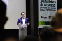 Em Foz do Iguaçu, governador acompanha plantio da 24ª milionésima árvore pela Itaipu Binacional
