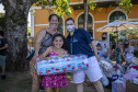 Em ação solidária de Natal, Portos do Paraná doa presentes e cestas básicas