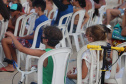 Com acrobacias, fogo e palhaçadas, Caravana Cultural encanta veranistas nas praias paranaenses