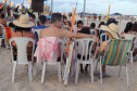 Com acrobacias, fogo e palhaçadas, Caravana Cultural encanta veranistas nas praias paranaenses