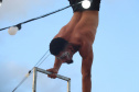 Com acrobacias, fogo e palhaçadas, Caravana Cultural encanta veranistas nas praias paranaenses