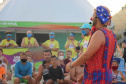 Com acrobacias, fogo e palhaçadas, Caravana Cultural encanta veranistas nas praias paranaenses