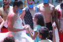 Com acrobacias, fogo e palhaçadas, Caravana Cultural encanta veranistas nas praias paranaenses