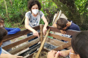 Aula prática de compostagem na Ilha do Mel