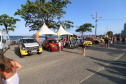 PM leva diversão às praias com exposição de viaturas e pintura de rosto para crianças durante o Carnaval