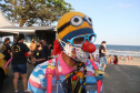 PM leva diversão às praias com exposição de viaturas e pintura de rosto para crianças durante o Carnaval