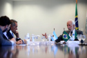 Governador em exercicio, Darci Piana, recebe o embaixador da Argentina no Brasil, Daniel Scioli e o governador da Província de Santiago del Estero, Geraldo Zamora - Curitiba, 21/02/2022