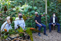 Diretores do BRDE, prefeito de Foz e parceiros visitam Parque das Aves e discutem fomento ao turismo