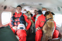 Governo do Paraná envia 10 bombeiros e quatro cães para buscas a desaparecidos em Petrópolis