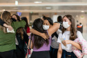 Despedida do Paraná rumo ao Canadá tem muita emoção, alegria e gratidão de estudantes e pais