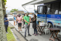 Vacinas contra a gripe e a Covid-19 são levadas aos caminhoneiros que aguardam no Pátio de Triagem do Porto de Paranaguá