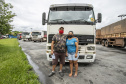 Vacinas contra a gripe e a Covid-19 são levadas aos caminhoneiros que aguardam no Pátio de Triagem do Porto de Paranaguá