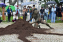 performance de artista indígena contemporânea surpreende no Centro Histórico