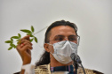 Museu Paranaense: performance de artista indígena contemporânea surpreende no Centro Histórico -  Curitiba, 20/03/2022