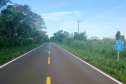 DER/PR executou serviços de sinalização horizontal e instalação de tachas refletivas em 11,43 km da PR-557, entre Diamante do Norte e o distrito de Adhemar de Barros - 