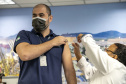 Trabalhadores portuários de Paranaguá recebem vacina contra Covid-19 e Influenza H3N2 