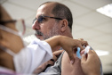 Trabalhadores portuários de Paranaguá recebem vacina contra Covid-19 e Influenza H3N2 