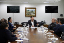 O governador Carlos Massa Ratinho Junior recebeu nesta quinta-feira (2), das mãos do arcebispo de Curitiba, dom José Antonio Peruzzo, o convite para participar da festa na Capital no dia 16 de junho.