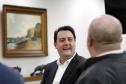 O governador Carlos Massa Ratinho Junior recebeu nesta quinta-feira (2), das mãos do arcebispo de Curitiba, dom José Antonio Peruzzo, o convite para participar da festa na Capital no dia 16 de junho.