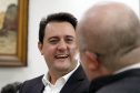 O governador Carlos Massa Ratinho Junior recebeu nesta quinta-feira (2), das mãos do arcebispo de Curitiba, dom José Antonio Peruzzo, o convite para participar da festa na Capital no dia 16 de junho.