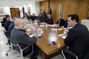 O governador Carlos Massa Ratinho Junior recebeu nesta quinta-feira (2), das mãos do arcebispo de Curitiba, dom José Antonio Peruzzo, o convite para participar da festa na Capital no dia 16 de junho.