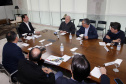 O governador Carlos Massa Ratinho Junior recebeu nesta quinta-feira (2), das mãos do arcebispo de Curitiba, dom José Antonio Peruzzo, o convite para participar da festa na Capital no dia 16 de junho.