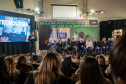 Mais de mil kits com TV e computador são entregues a escolas Região Metropolitana de Curitiba