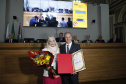 Empresário Carlos Beal, proprietário da rede de supermercado Festval, foi homenageado com o título de Cidadão Honorário de Curitiba em cerimônia na camara de vereadores
