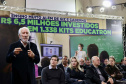 Mais de mil kits com TV e computador são entregues a escolas Região Metropolitana de Curitiba
