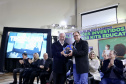 Mais de mil kits com TV e computador são entregues a escolas Região Metropolitana de Curitiba