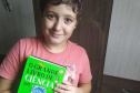  Carlos André Castoldi (11), que conquistou uma medalha de ouro, com a segunda nota mais alta do Paraná no nível 1 — para 6º e 7º anos do ensino fundamental — entre as escolas públicas (redes estadual e federal).