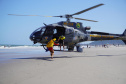 Alunos do curso de guarda-vidas fazem treinamento com apoio do helicóptero do BPMOA