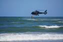Alunos do curso de guarda-vidas fazem treinamento com apoio do helicóptero do BPMOA