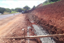 bloqueios na obra da passarela do Santuário São Miguel Arcanjo, em Bandeirantes.