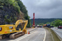 Guindaste do DER chega à BR-277 para obra emergencial no Litoral 