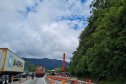 Guindaste do DER chega à BR-277 para obra emergencial no Litoral 