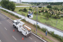Batidas de carros danificam 9 postes por dia no Paraná 