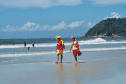 Corpo de Bombeiros foca na prevenção para reduzir ocorrências na Ilha do Mel durante o Verão Maior Paraná
