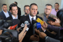 O governador Carlos Massa Ratinho Junior assinou nesta sexta-feira (3) o repasse de R$ 99,5 milhões para investimentos em diversas áreas da saúde do município de Curitiba. 