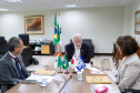 Vice-governador recebe livro que narra 50 da relação de irmandade entre Paraná e Hyogo, no Japão