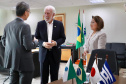 Vice-governador recebe livro que narra 50 da relação de irmandade entre Paraná e Hyogo, no Japão
