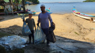 Portos do Paraná comanda mutirão de limpeza de resíduos sólidos na ilha de Eufrasina