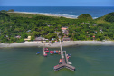 Além da reestruturação da Orla de Matinhos:serviço de esgotamento para a Ilha do Mel, a nova ponte da Ilha de Valadares, construção trapiches, Plano de Manejo da APA de Guaratuba e perto de R$ 300 milhões em licenciamentos: Litoral do Paraná segue como prioridade da gestão Ratinho Junior.